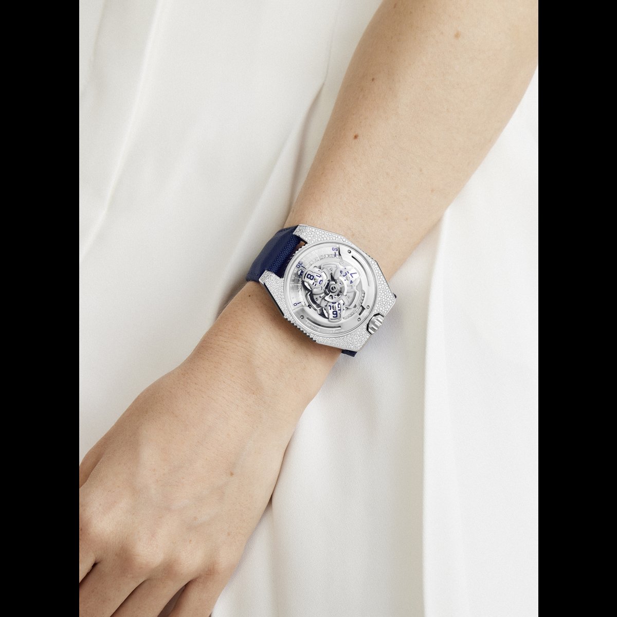 URWERK UR-100V Stardust