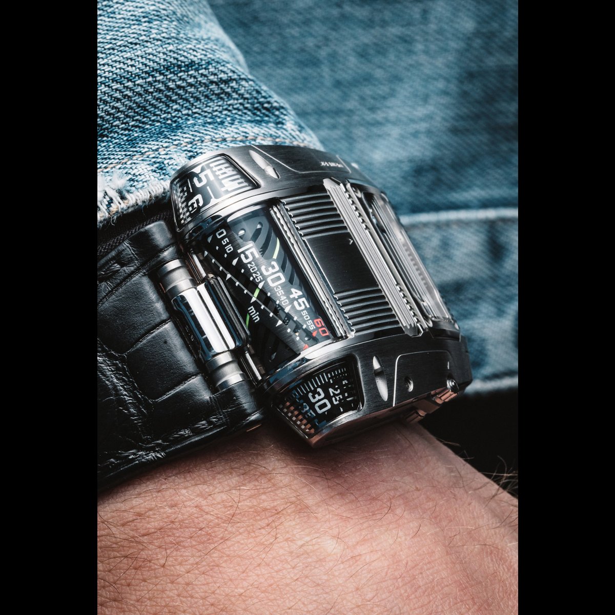 URWERK UR-111C Iron