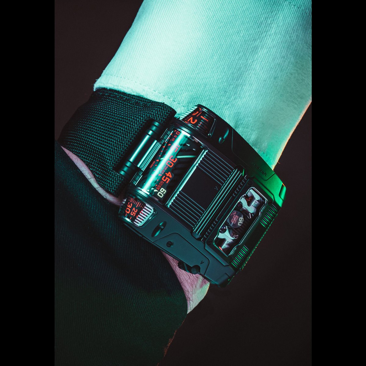 URWERK UR-111C Black